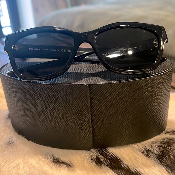 Prada Sunglasses 53 mm cat eye - Picture 3 of 7